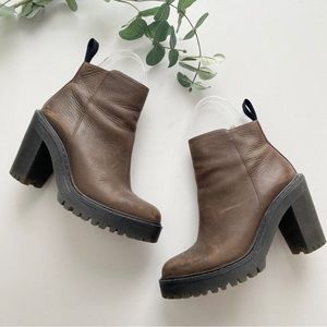 Dr. Martens Magdalena Ankle Boots w Heel Shoes Brown